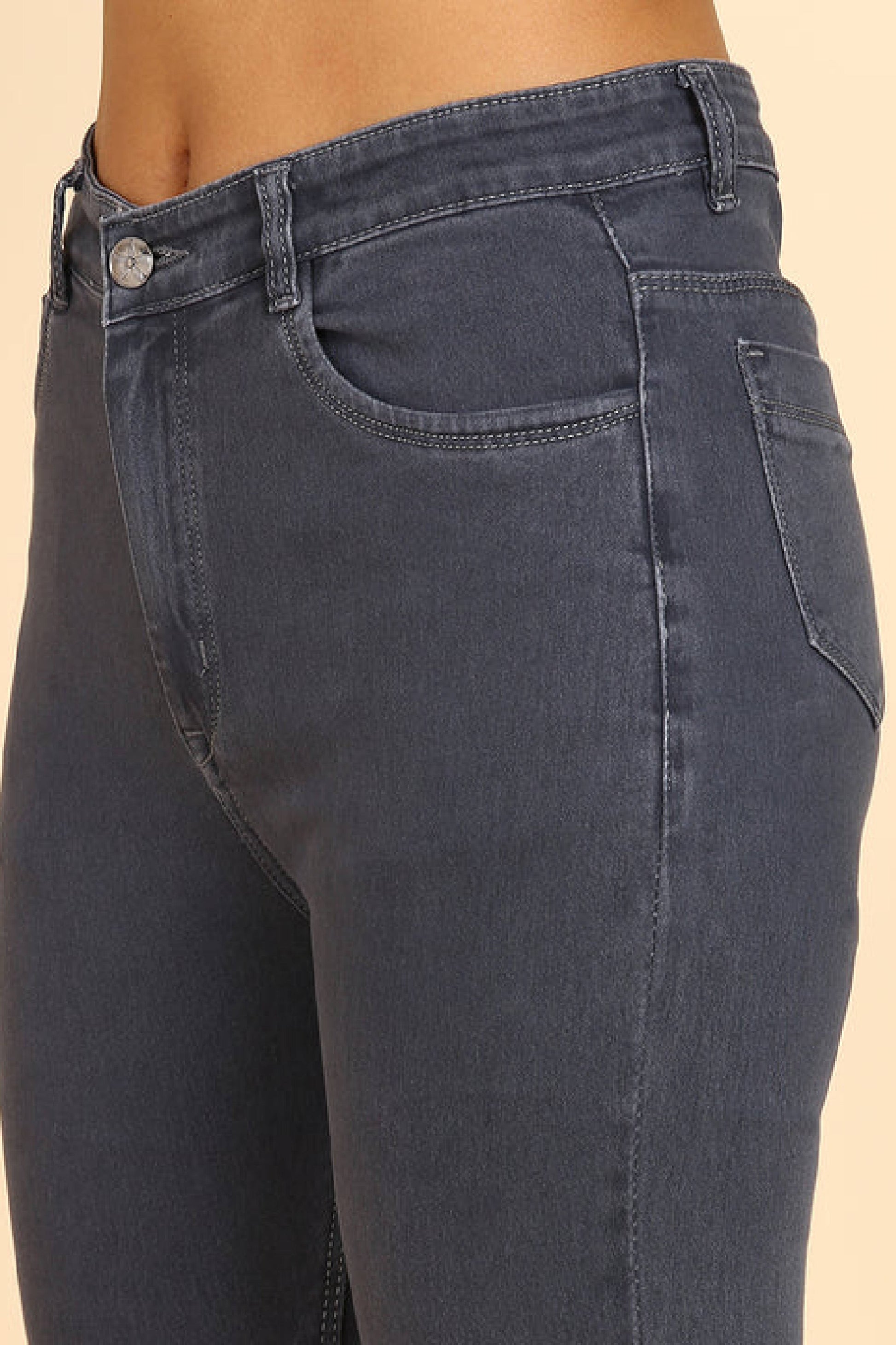 Grey colour slim fit jeans for womens